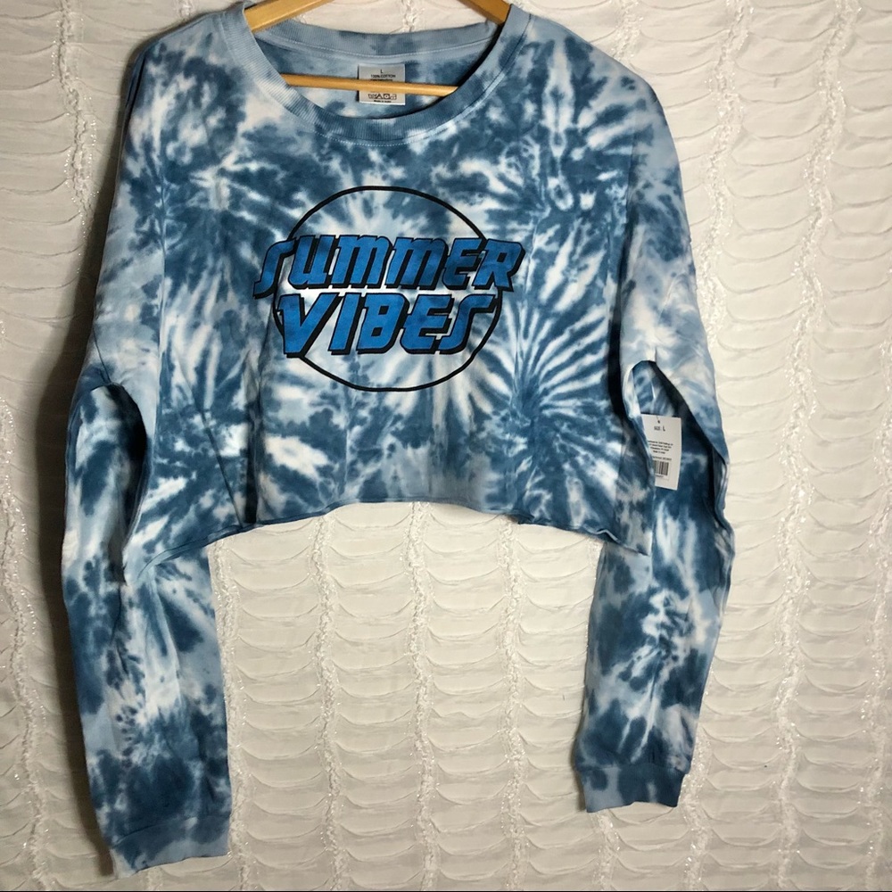 Blue Tie Dye Summer Vibes graphic long sleeve crop top